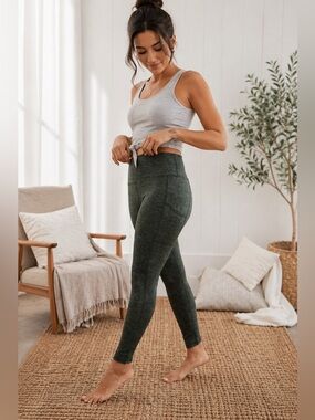 NWT - Offline by Aerie Army Heathered Green Leggings‎